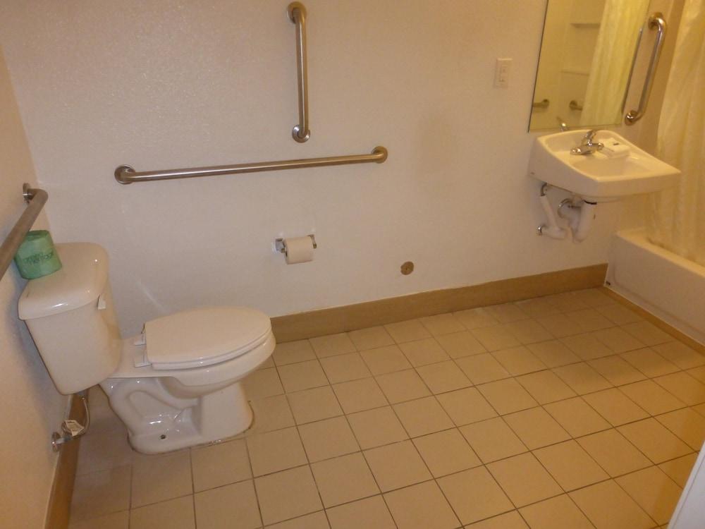 Red Roof Inn Houston – Jersey Village photo 10