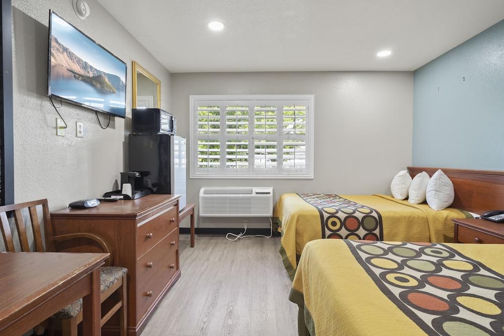 Travelers Inn Medford photo 8
