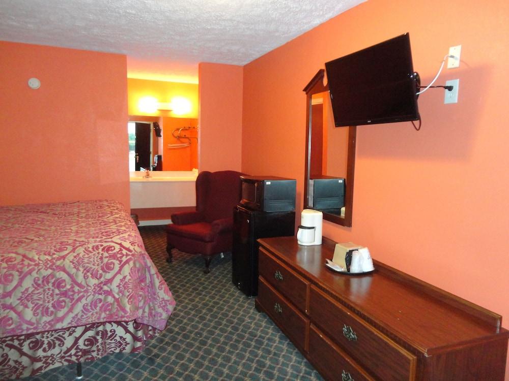 Royal Inn and Suites photo 8