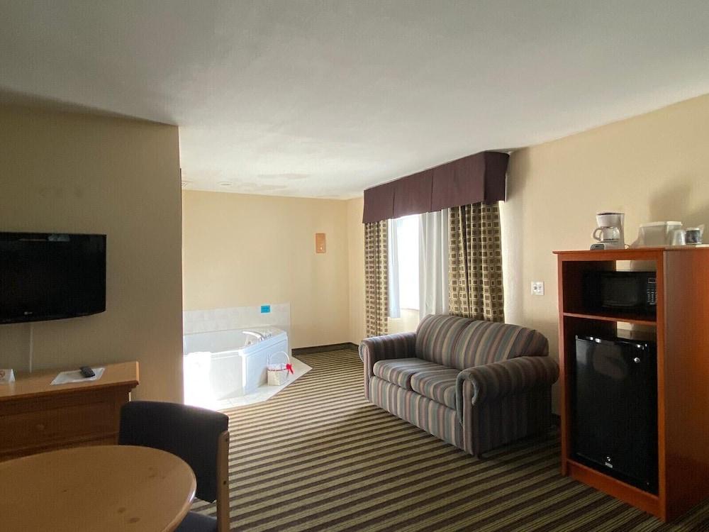 American Inn and Suites photo 24