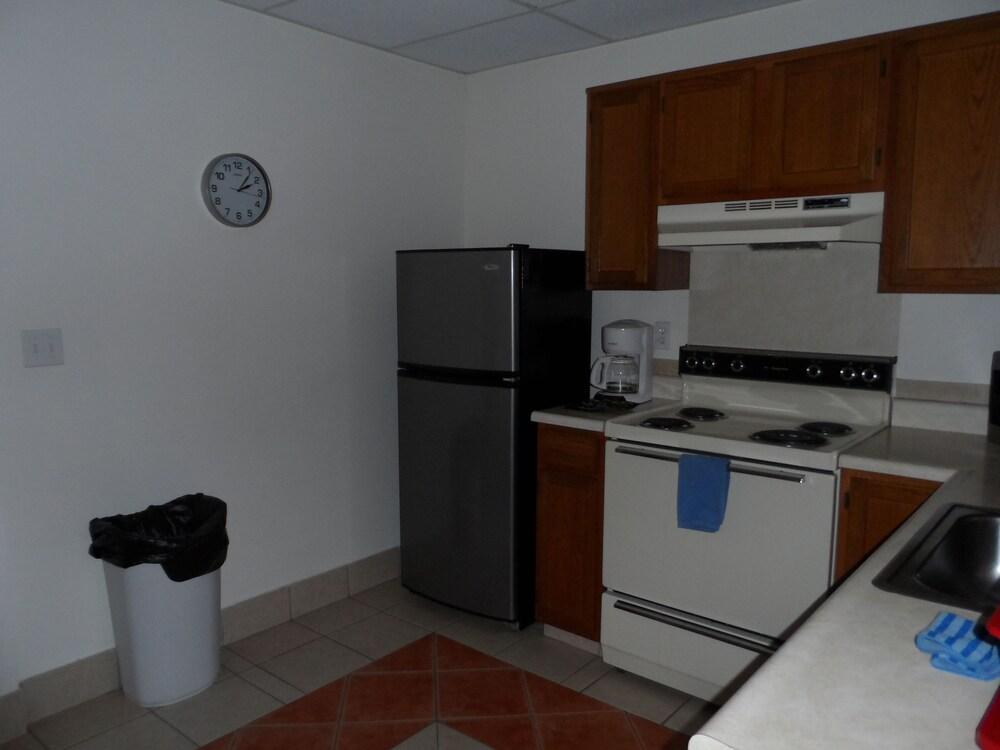 Economy Suites photo 7