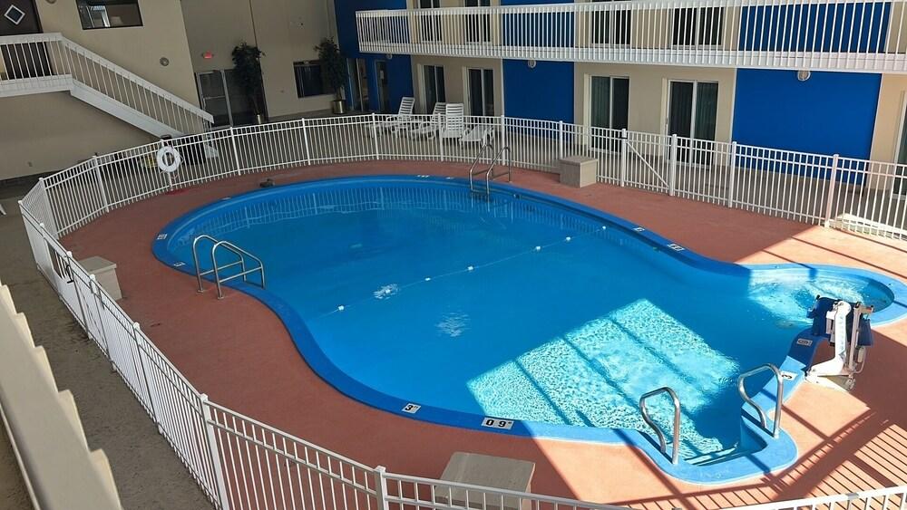 Days Inn by Wyndham Rock Falls photo 62