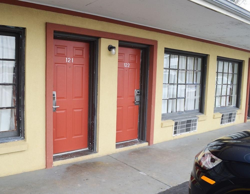 Budget inn photo 12