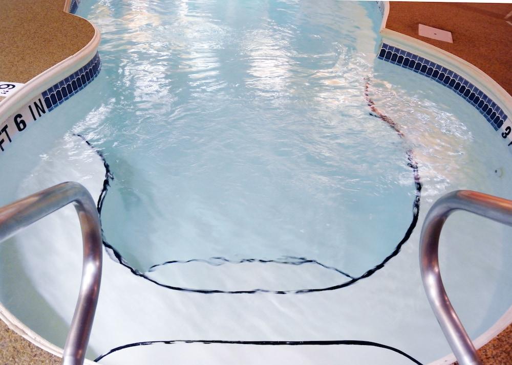 Sybaris Pool Suites Indianapolis photo 2