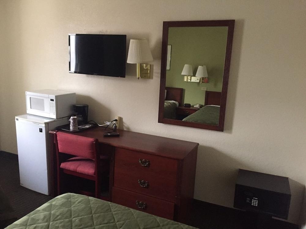 Farmington Inn photo 25