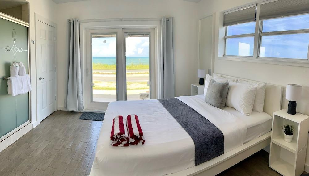 A1A Ocean Club photo 38
