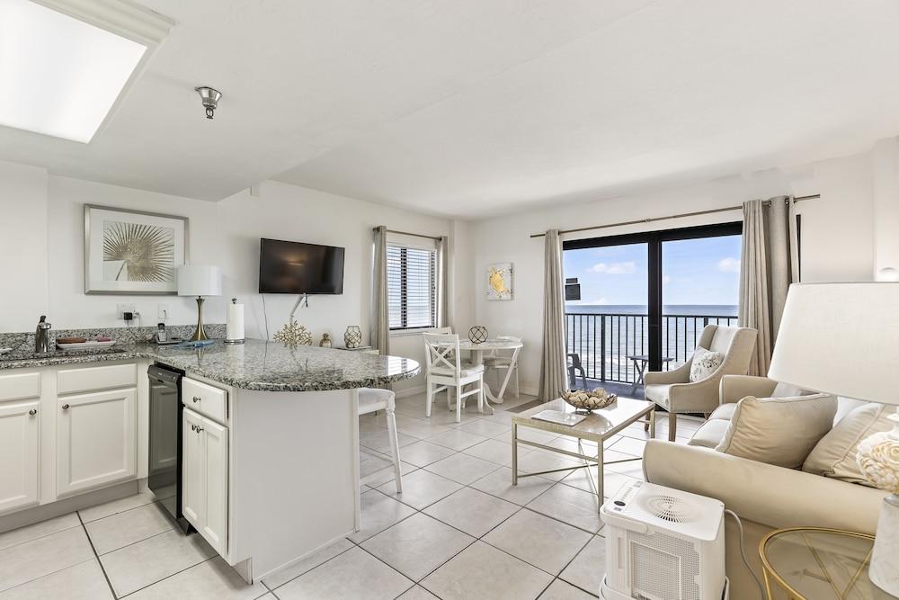 Tropical Suites at Sunglow Resort photo 53
