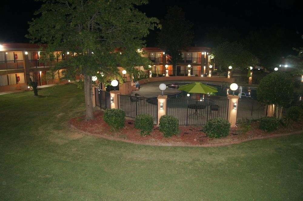 Royal Inn photo 79