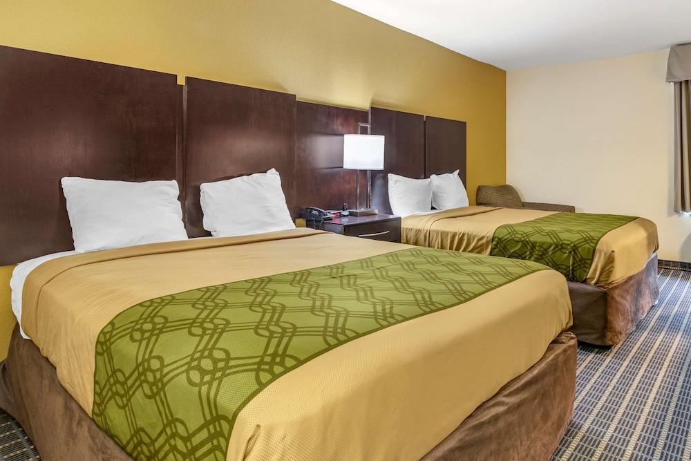 Econo Lodge Brunswick Travel Center photo 16