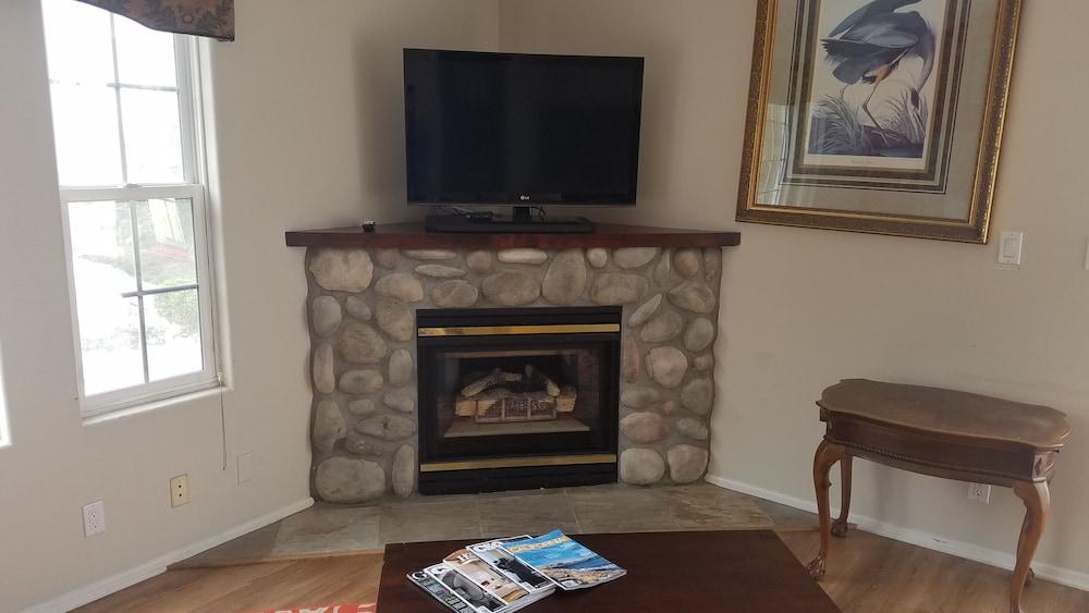 Malibu Country Inn photo 22