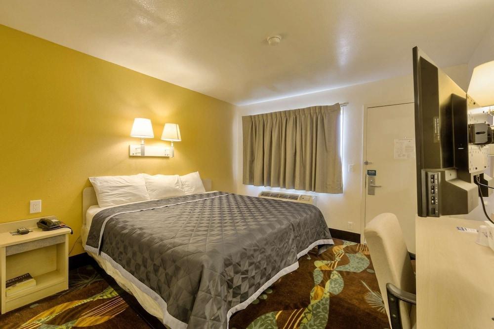 Americas Best Value Inn Amarillo Airport photo 15