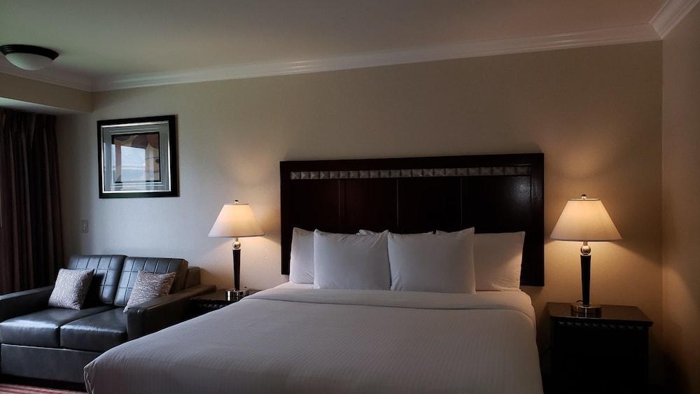 Oak Tree Inn photo 18