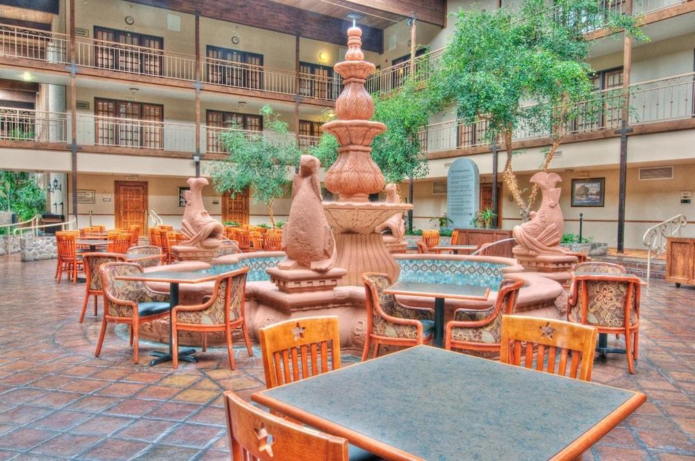 MCM Elegante Suites Abilene photo 9