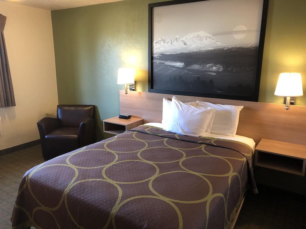 Super 8 by Wyndham Bend photo 14