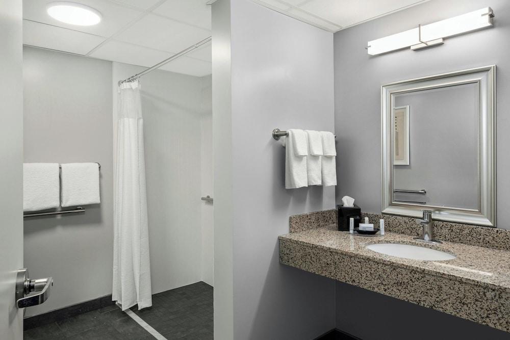 Courtyard by Marriott La Crosse photo 19