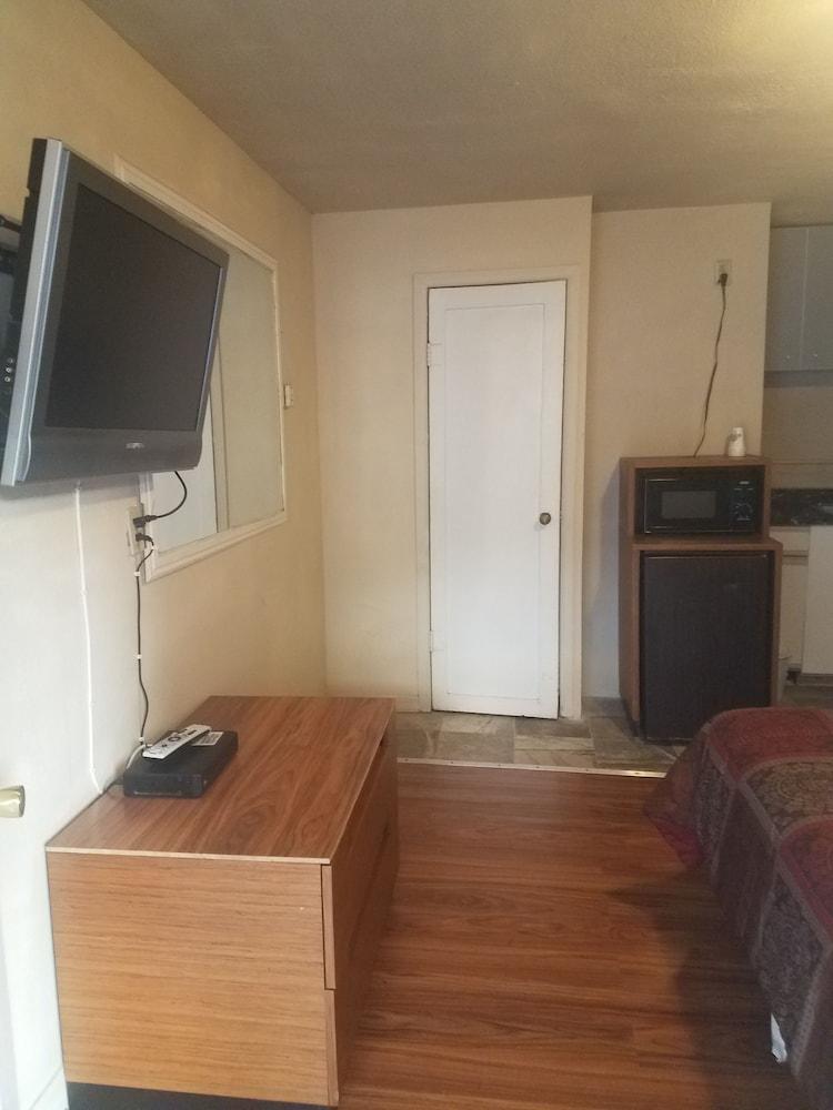 Riverside Motel photo 36