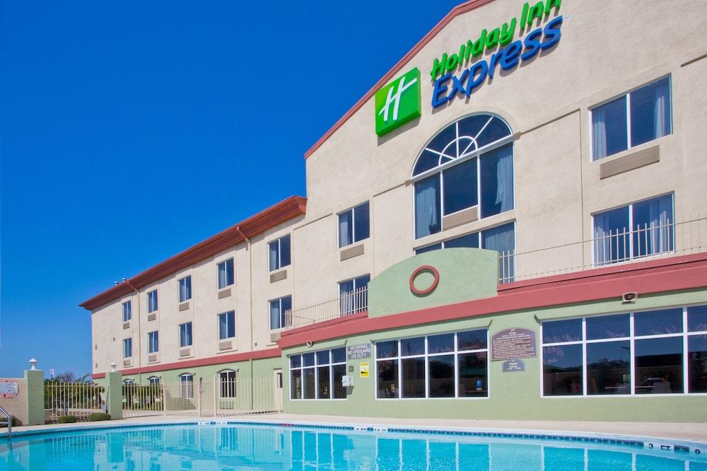 Holiday Inn Express & Suites Live Oak by IHG photo 31