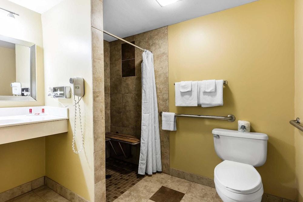Econo Lodge Inn & Suites Dickson photo 31