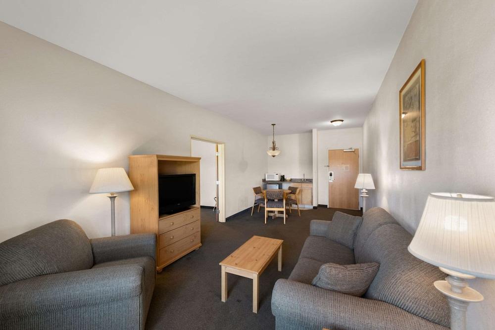 Rodeway Inn & Suites Tomahawk photo 29