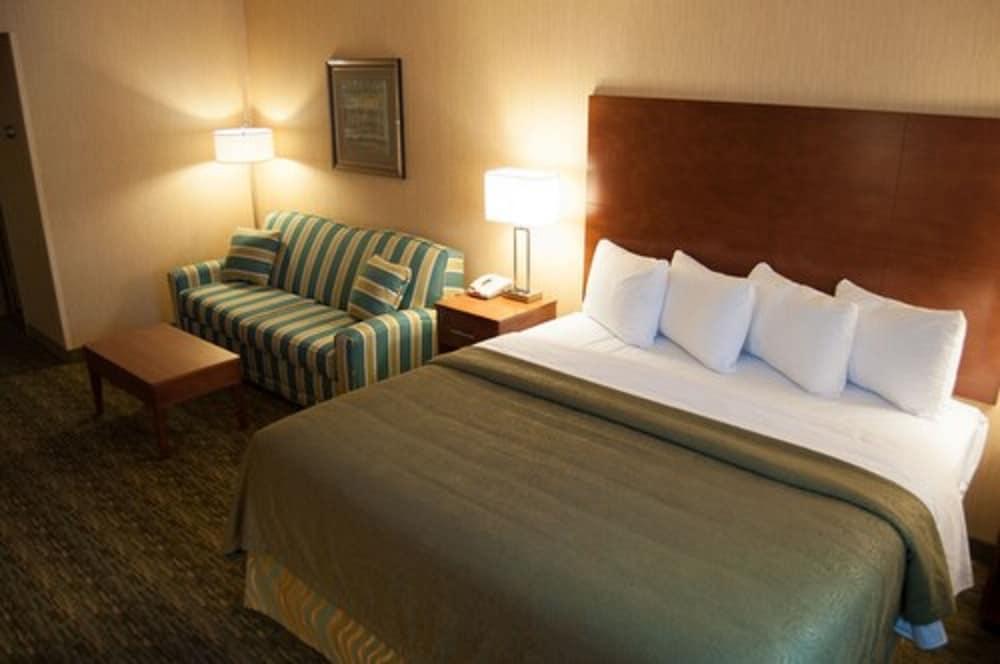 Quality Inn Bedford photo 32