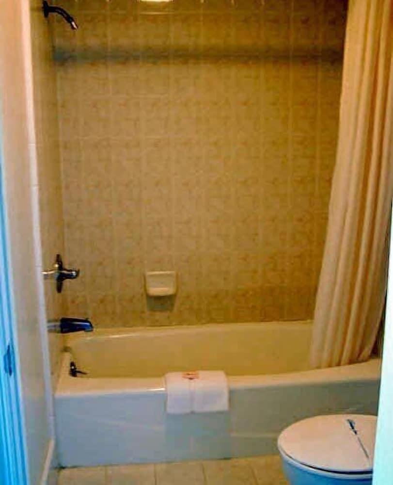 Economy Inn Monterey photo 21
