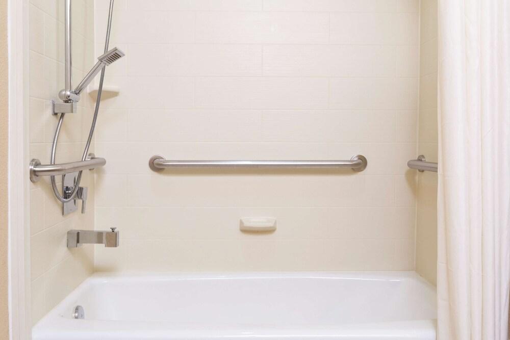 La Quinta Inn by Wyndham Austin North photo 13