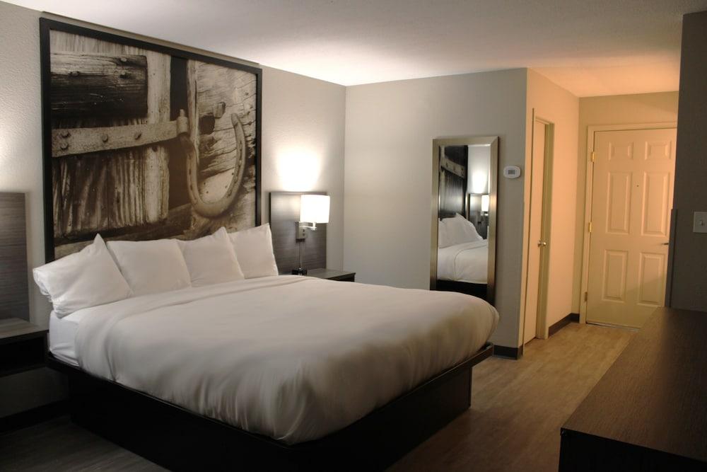 Boarders Inn & Suites photo 11