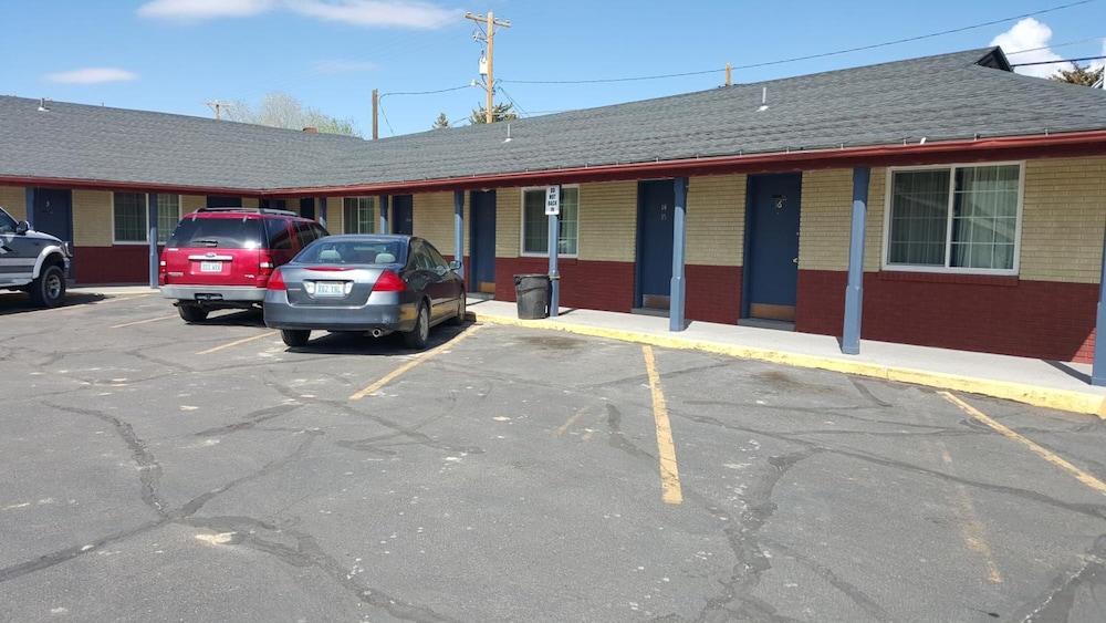 Travelers Motel photo 3