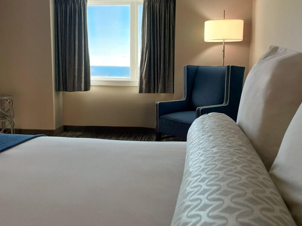 Water's Edge Resort & Spa photo 38