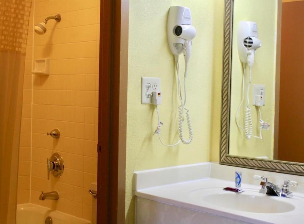 Rodeway Inn Monroe photo 38