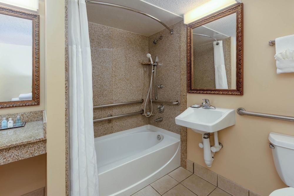 Wyndham Riverfront Little Rock photo 24