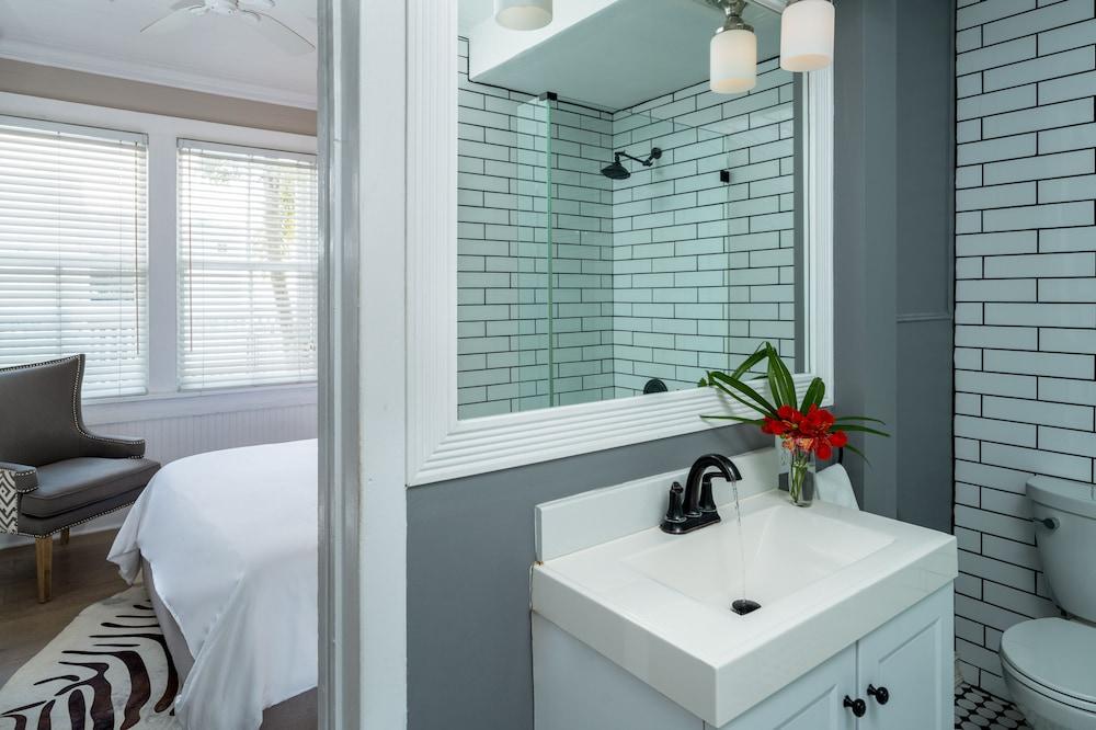 Alexanders Guesthouse - Adult Exclusive, LGBTQ Friendly photo 85