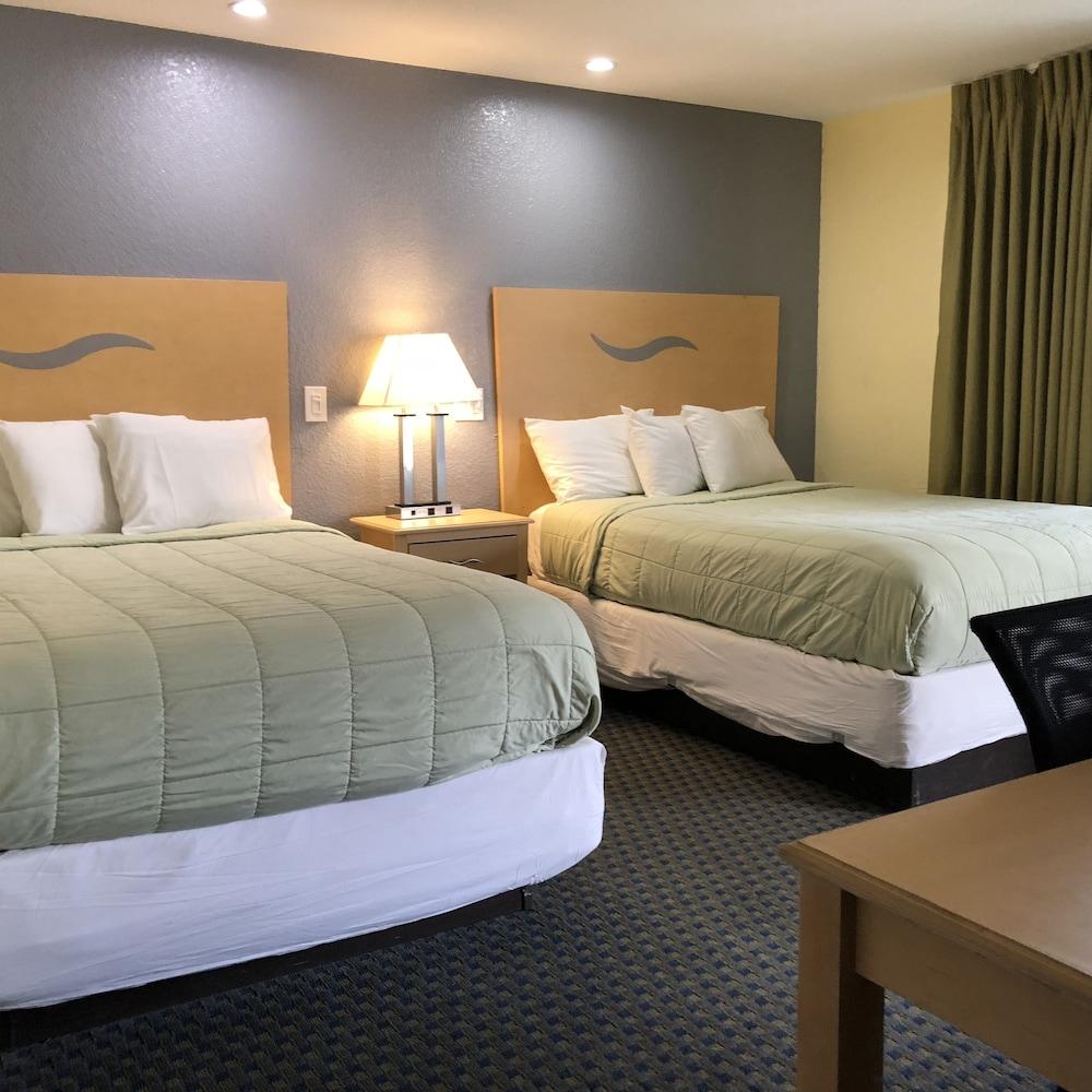 Chisholms Motor Inn photo 21