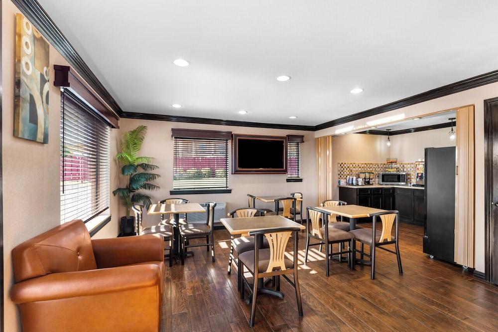 Scottish Inn Decatur photo 3