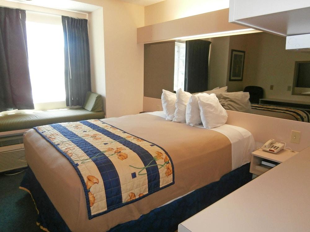 Americas Best Value Inn & Suites McDonough photo 3