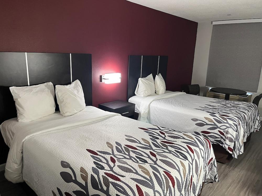 Red Roof Inn Rockingham photo 15