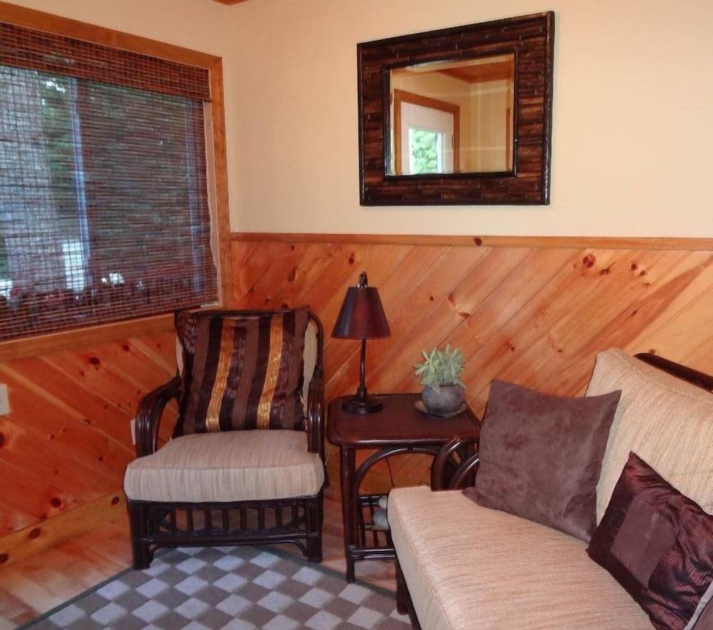 Hinckley's Dreamwood Cottages photo 16