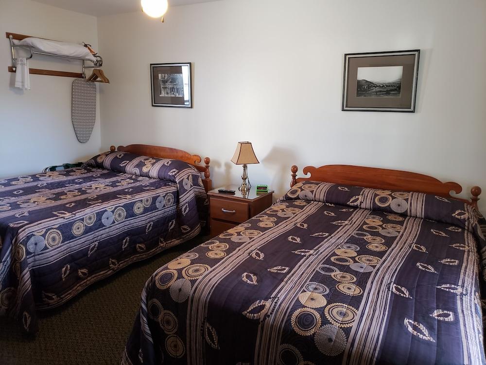 The Colonial Motel photo 9