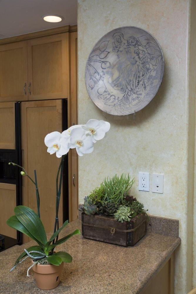 Sunset Cove Villas in Laguna Beach photo 8