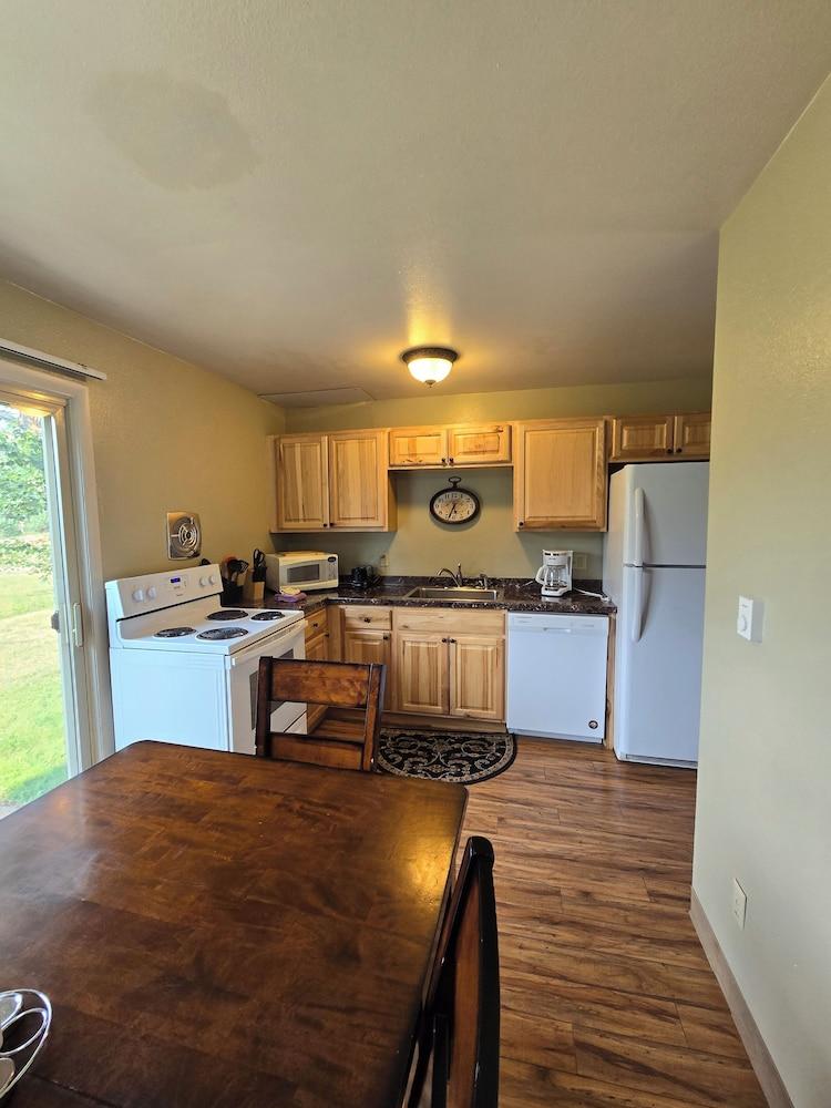 Chateau Rouge Condominiums photo 79