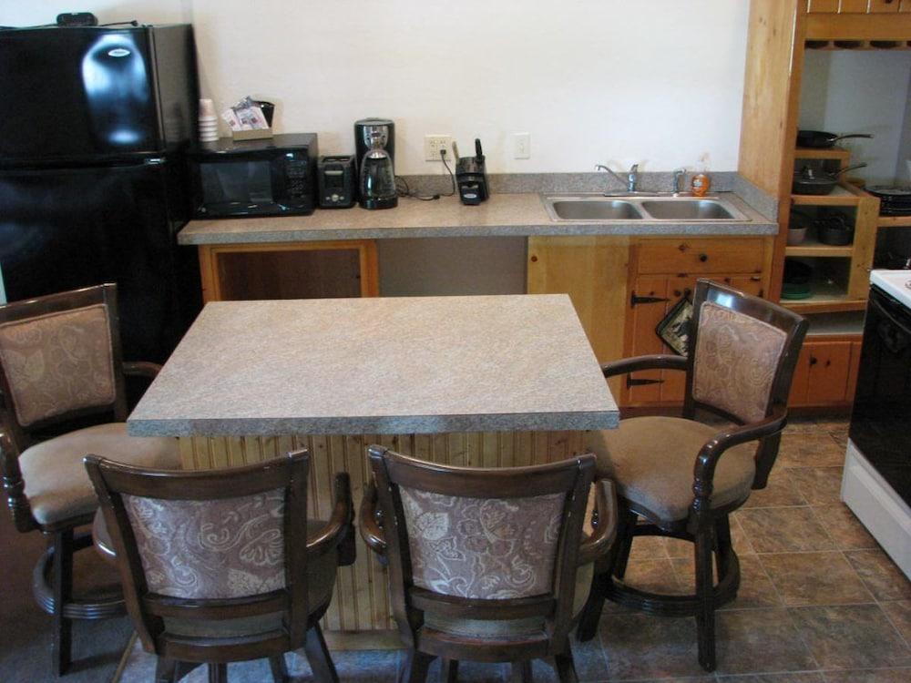 Evergreen Motel photo 24