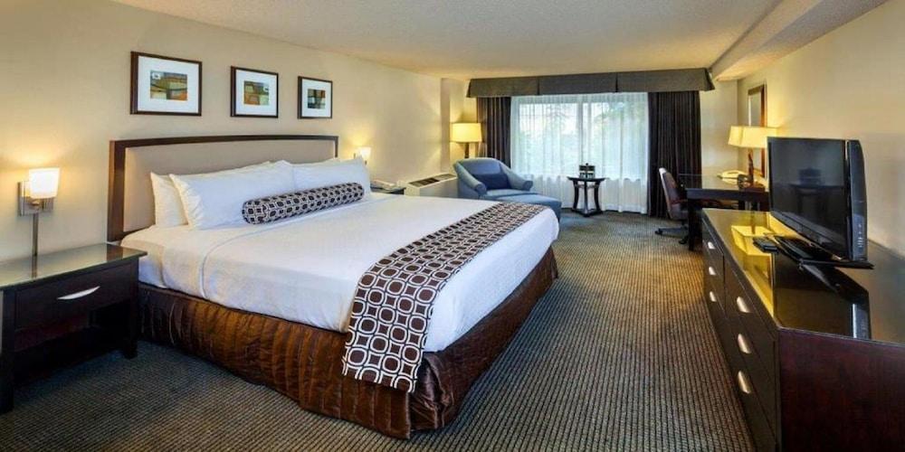 FairBridge Hotel by Concord Plaza photo 18