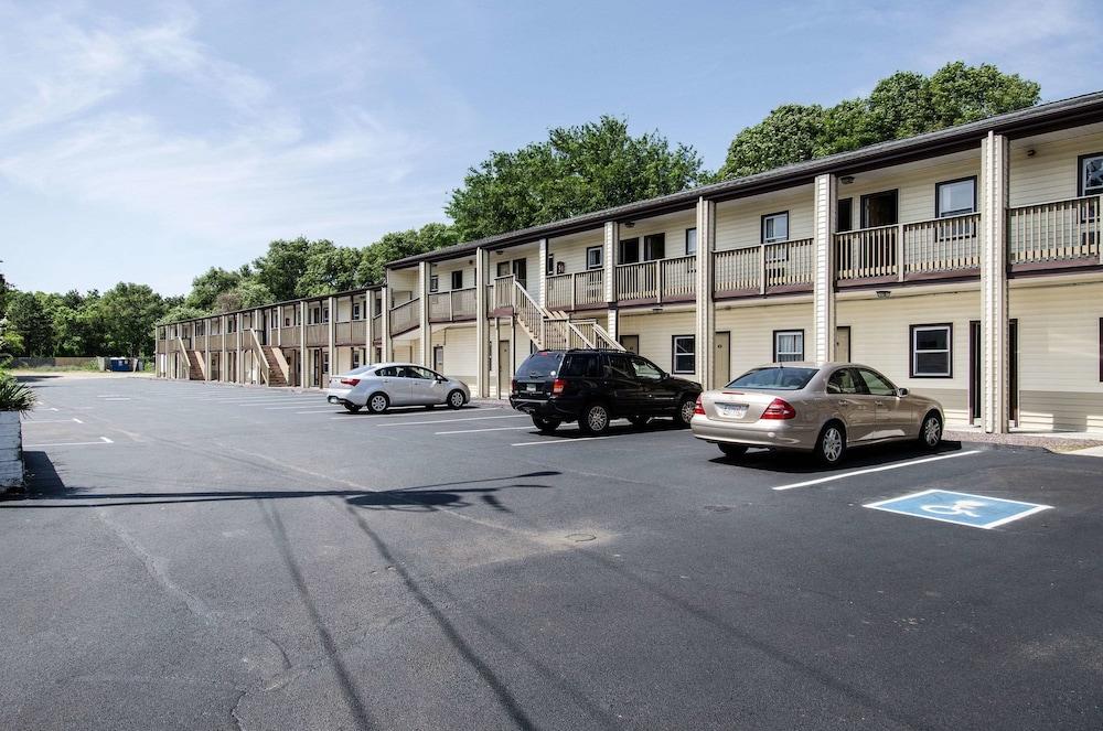 Econo Lodge West Yarmouth on Cape Cod photo 3
