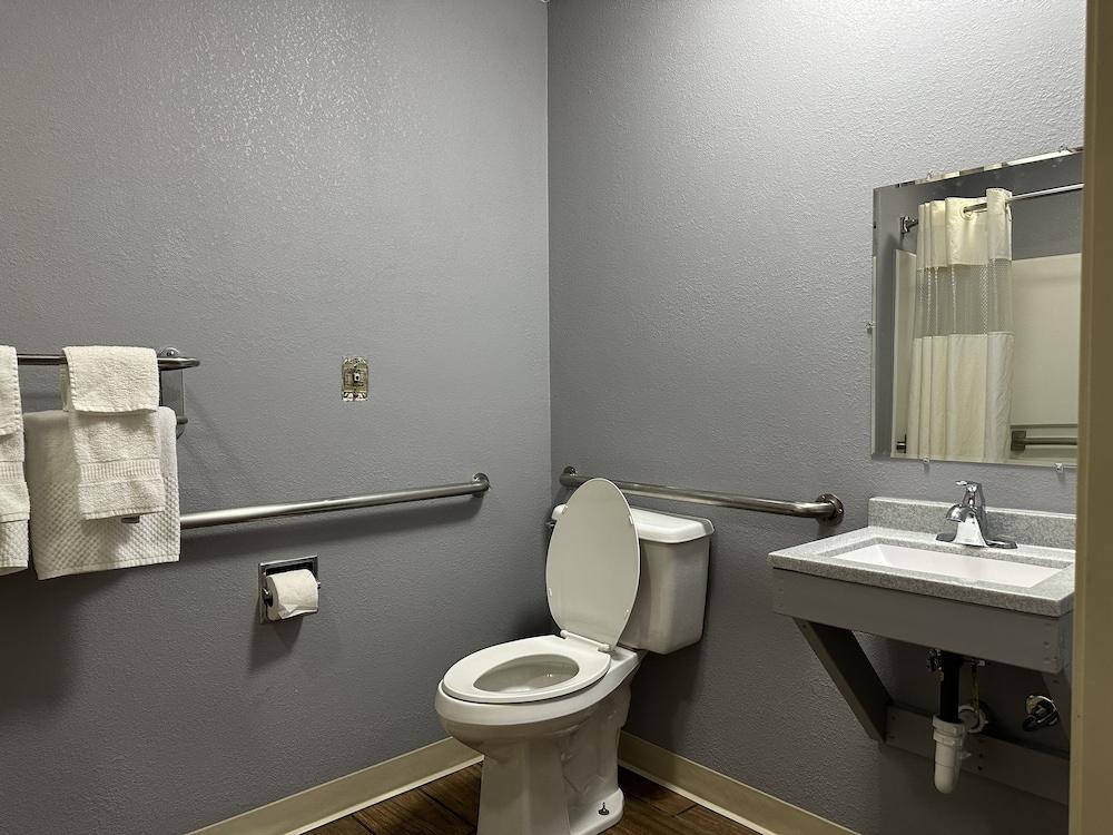 Motel 6 North Sioux City, SD – I-29 North photo 25