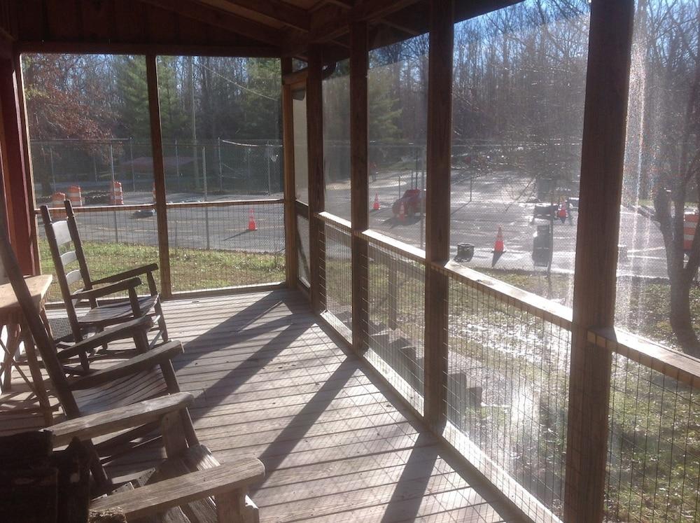 The Smokehouse Lodge and Cabins photo 41
