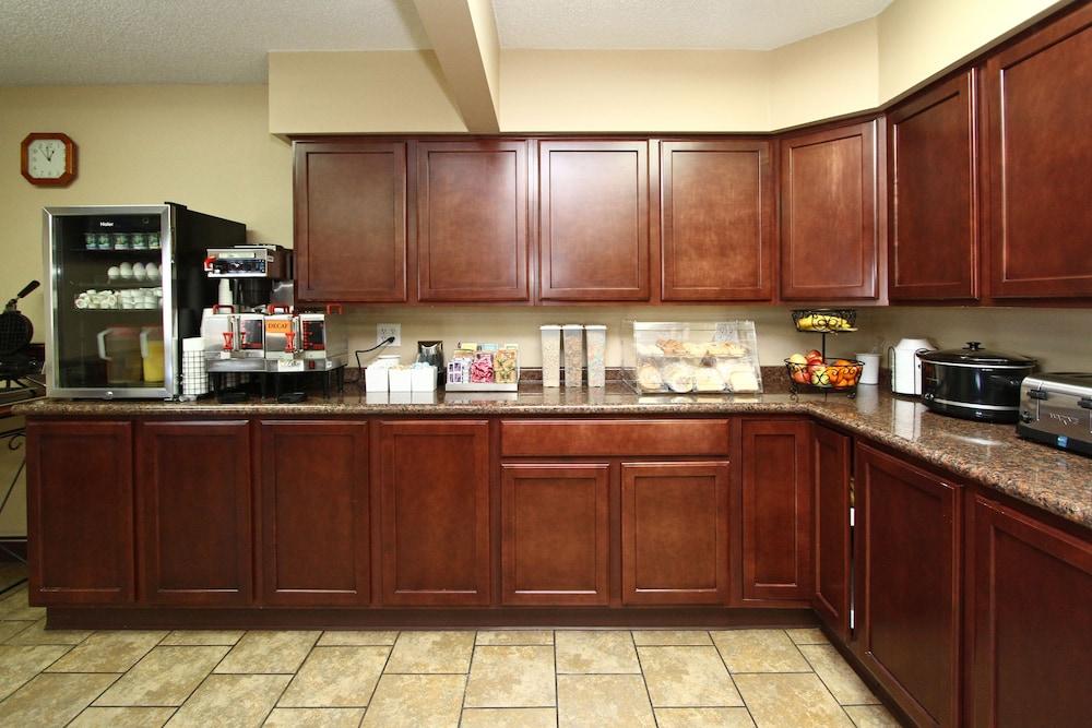 New Victorian Inn and Suites photo 34