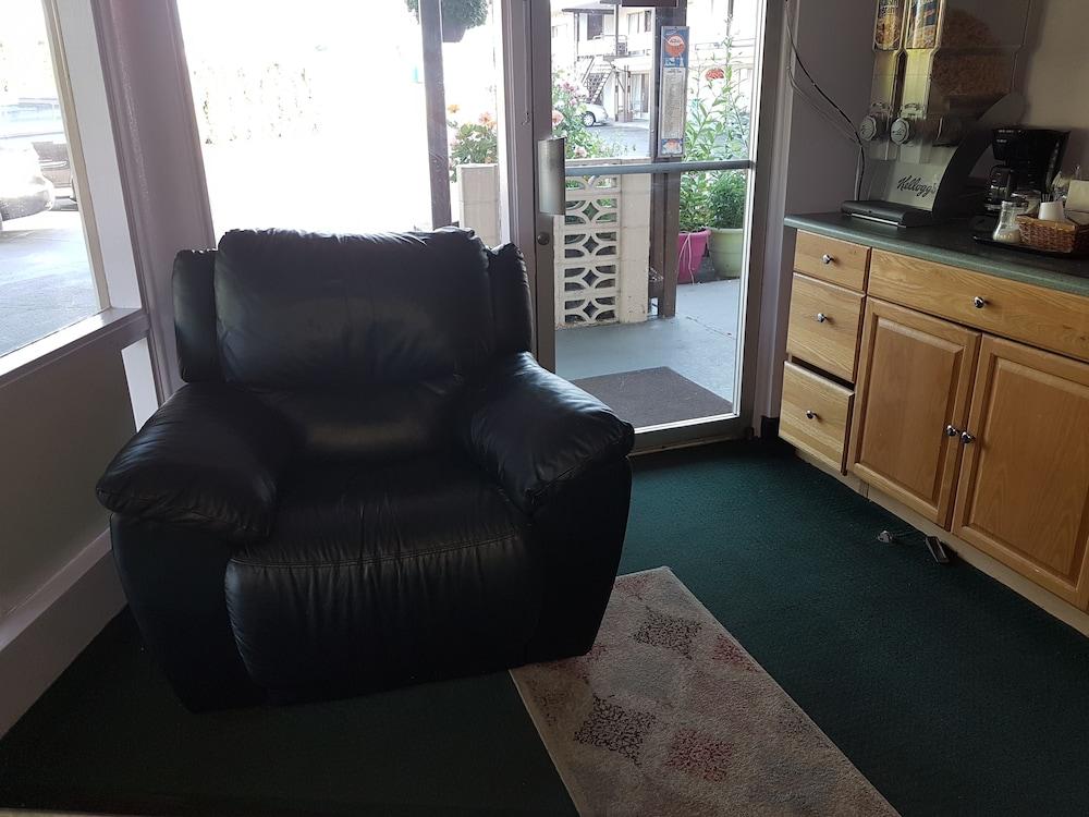 Town House Motel Inc photo 2