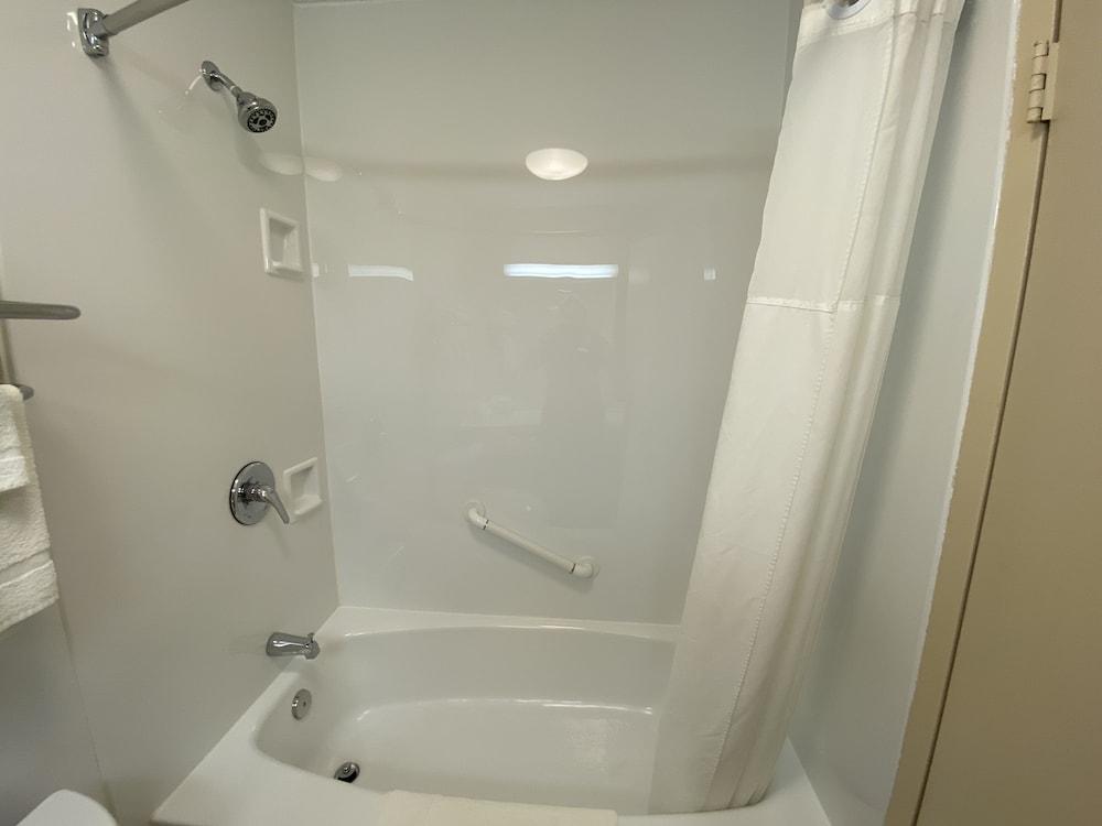 Quality Inn Geneseo photo 18