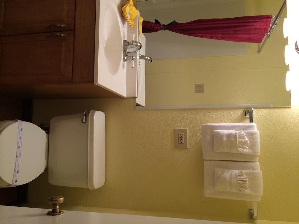 Caboose Motel photo 25