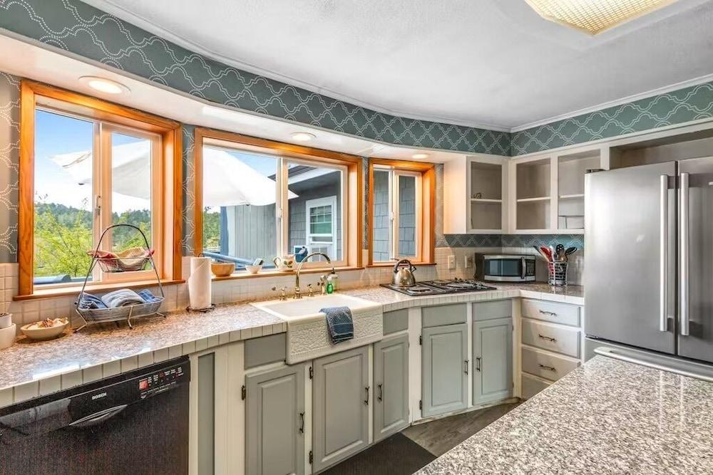 Deer Harbor Cottages photo 15